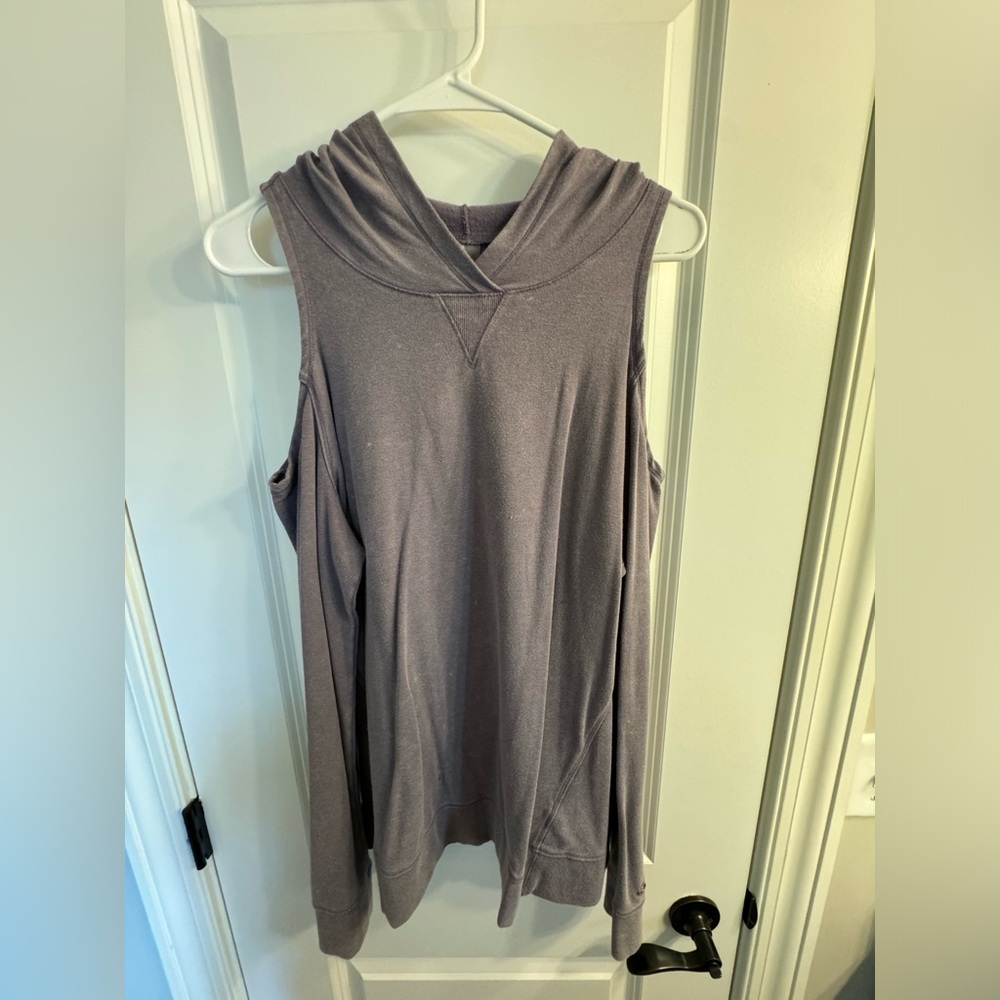 CALIA by Carrie Underwood lightweight long sleeve top with keyhole shoulders